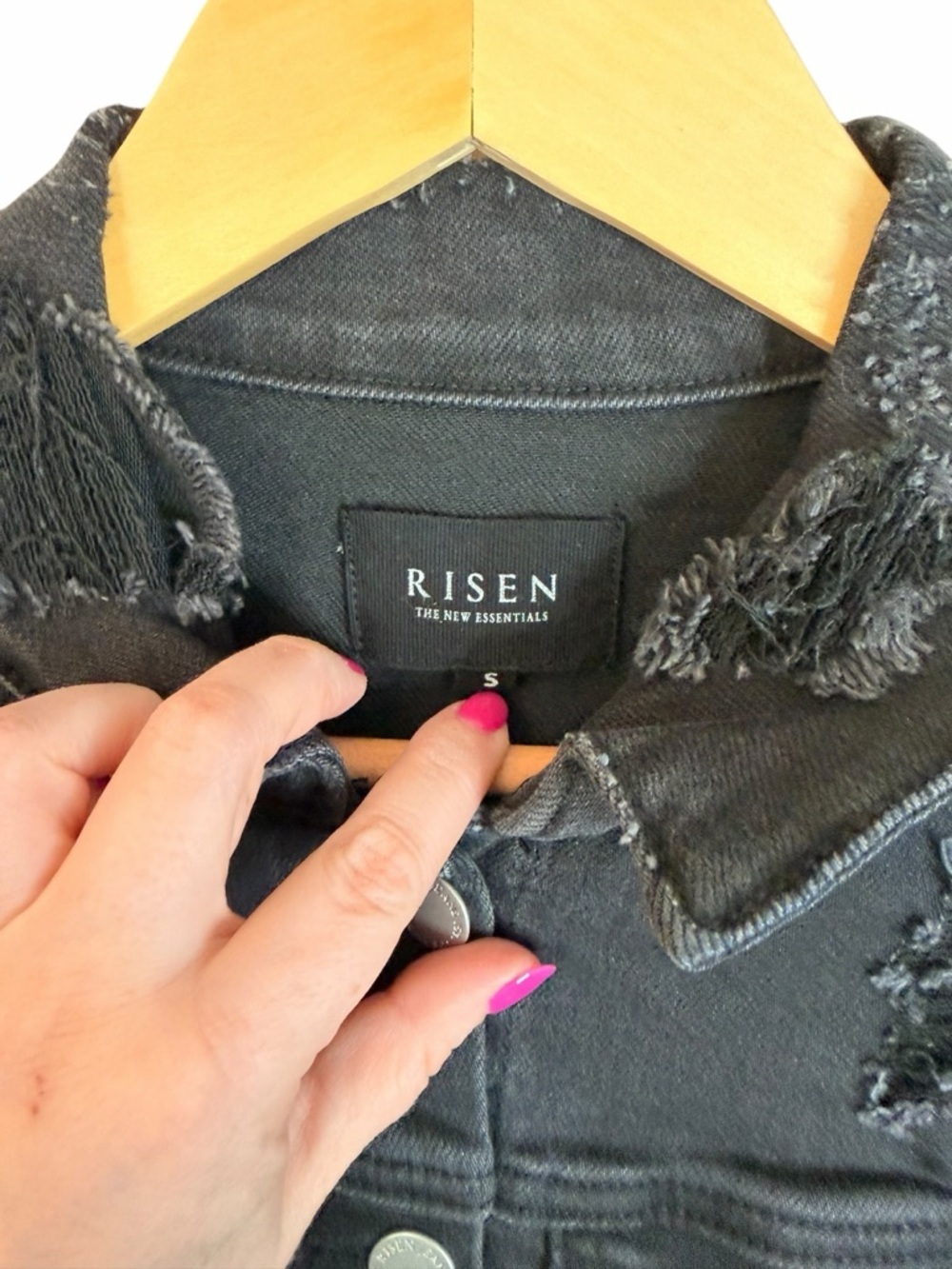 Risen Black Shirring Sleeve Crop Jacket Distressed Denim Women’s Sz Small - Picture 5 of 11